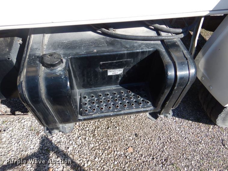 image for item GD9089 1987 Ford F7000 utility truck