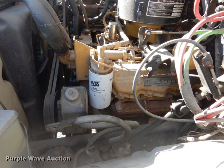 image for item GD9089 1987 Ford F7000 utility truck