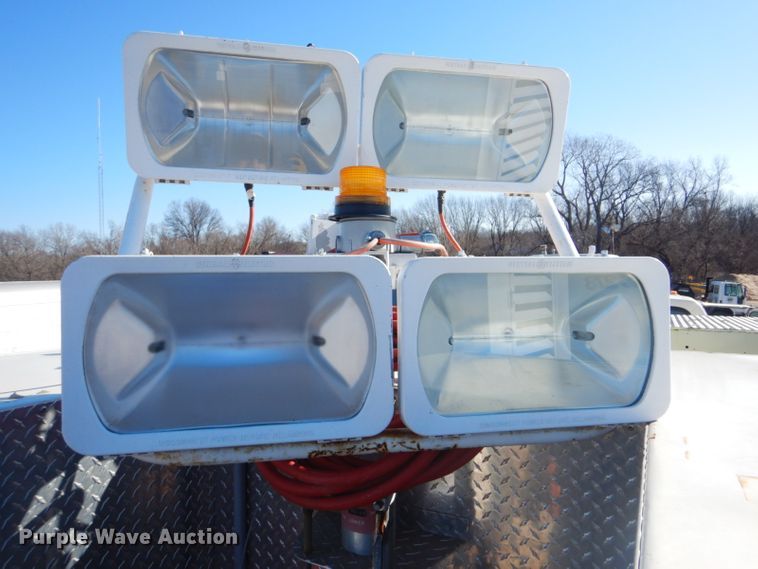 image for item GD9089 1987 Ford F7000 utility truck