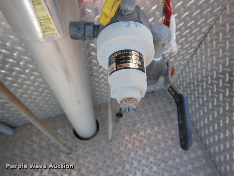 image for item GD9089 1987 Ford F7000 utility truck