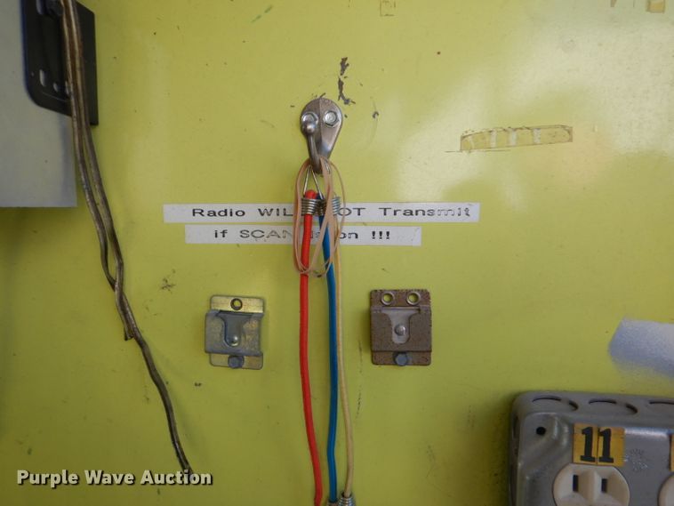 image for item GD9089 1987 Ford F7000 utility truck