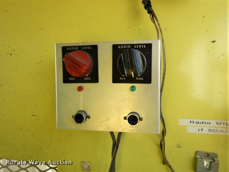 image for item GD9089 1987 Ford F7000 utility truck