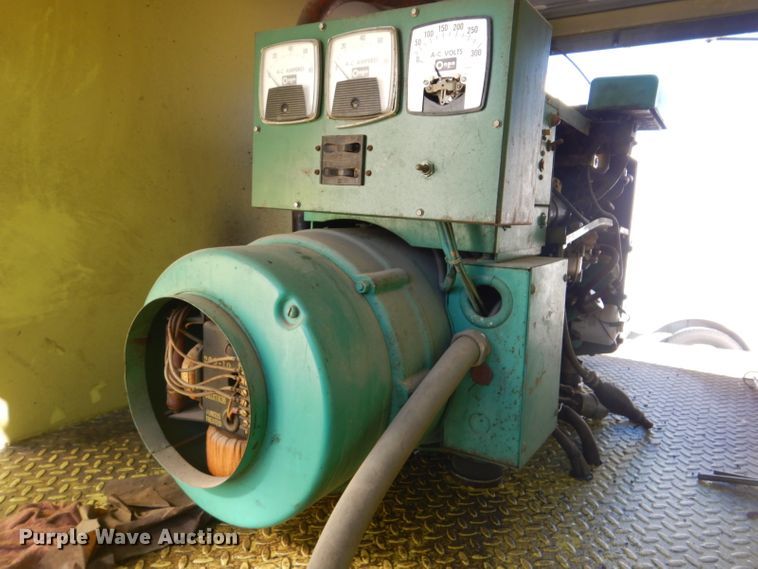 image for item GD9089 1987 Ford F7000 utility truck