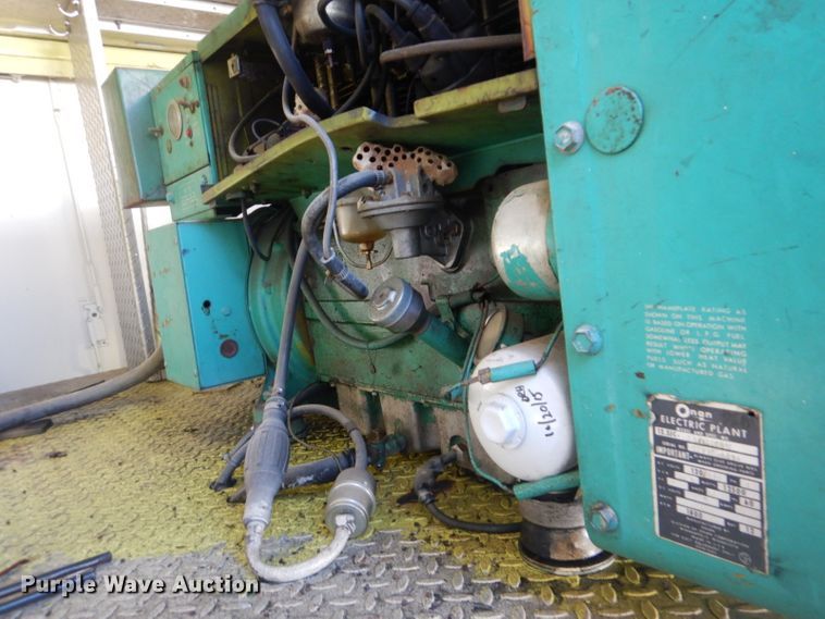 image for item GD9089 1987 Ford F7000 utility truck