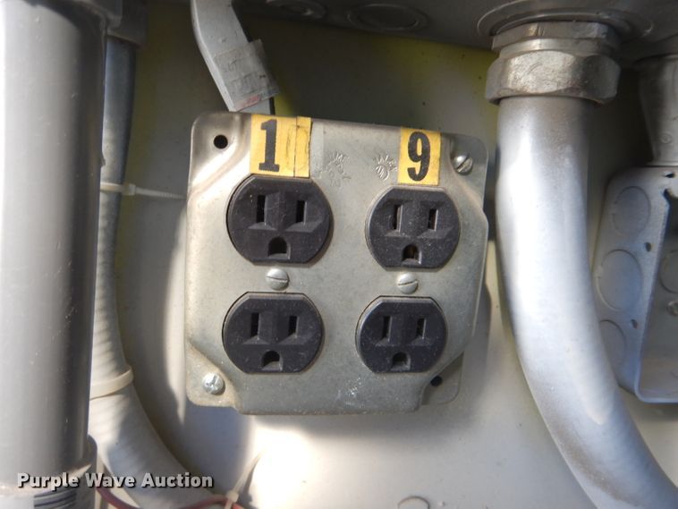 image for item GD9089 1987 Ford F7000 utility truck