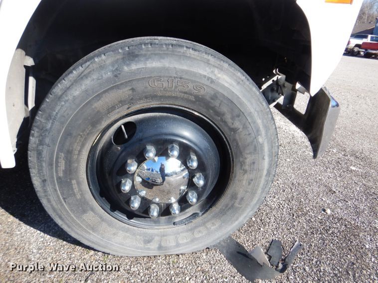 image for item GD9089 1987 Ford F7000 utility truck