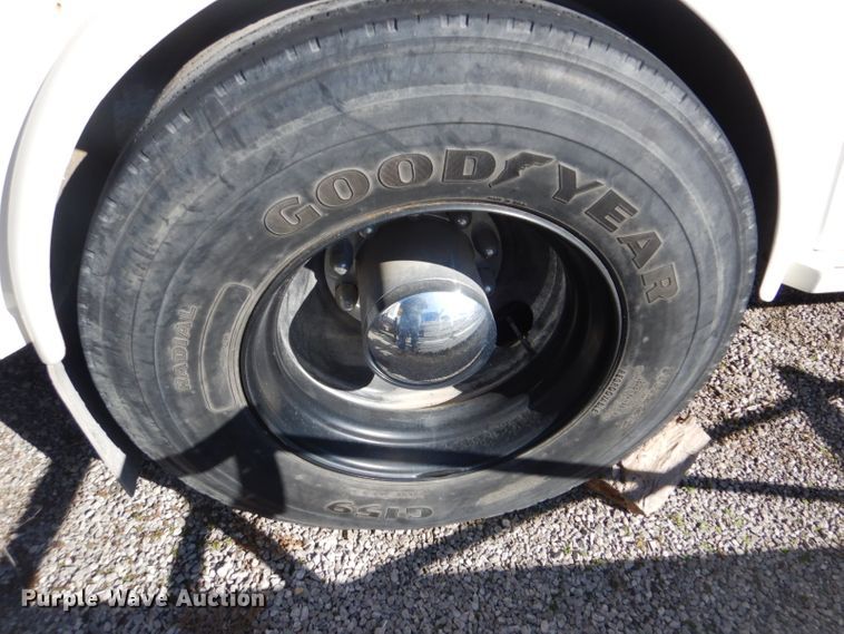 image for item GD9089 1987 Ford F7000 utility truck