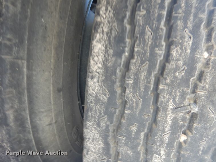 image for item GD9089 1987 Ford F7000 utility truck