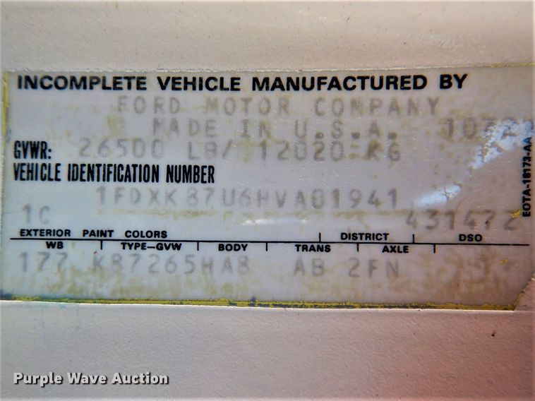 image for item GD9089 1987 Ford F7000 utility truck