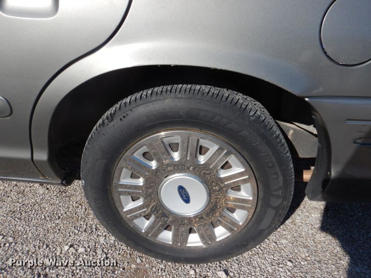 image for item GD9091 2003 Ford Crown Victoria Police Interceptor