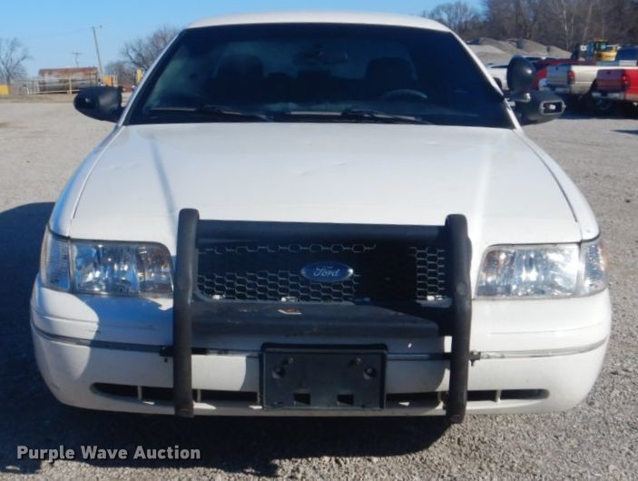 image for item GD9092 2003 Ford Crown Victoria Police Interceptor