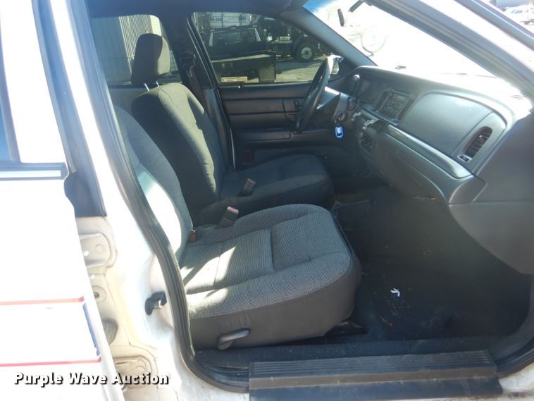 image for item GD9092 2003 Ford Crown Victoria Police Interceptor