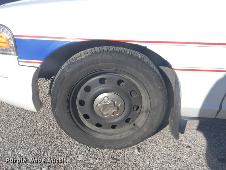 image for item GD9092 2003 Ford Crown Victoria Police Interceptor
