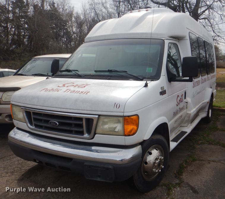 image for item GD9172 2005 Ford E350 Super Duty shuttle bus