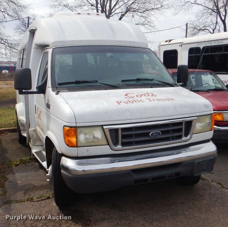 image for item GD9172 2005 Ford E350 Super Duty shuttle bus