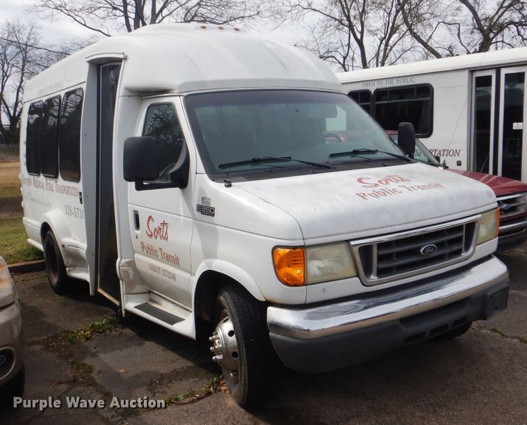 image for item GD9172 2005 Ford E350 Super Duty shuttle bus