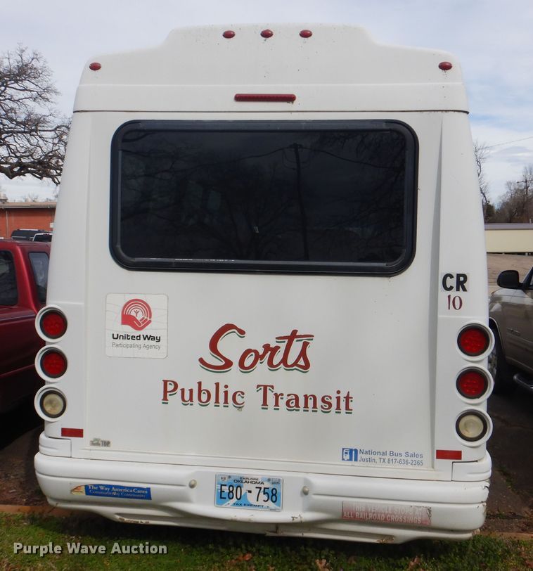 image for item GD9172 2005 Ford E350 Super Duty shuttle bus