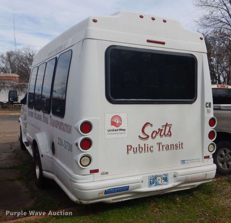 image for item GD9172 2005 Ford E350 Super Duty shuttle bus