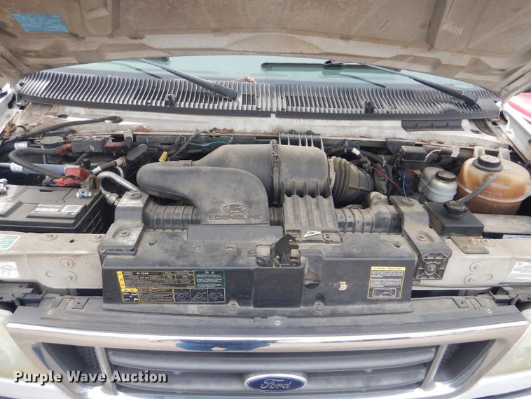 image for item GD9172 2005 Ford E350 Super Duty shuttle bus