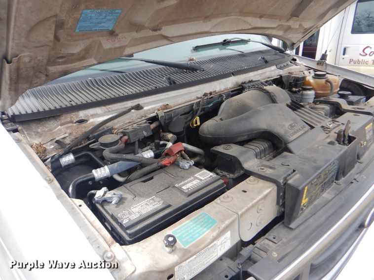 image for item GD9172 2005 Ford E350 Super Duty shuttle bus