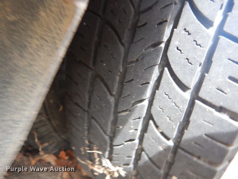 image for item GD9172 2005 Ford E350 Super Duty shuttle bus