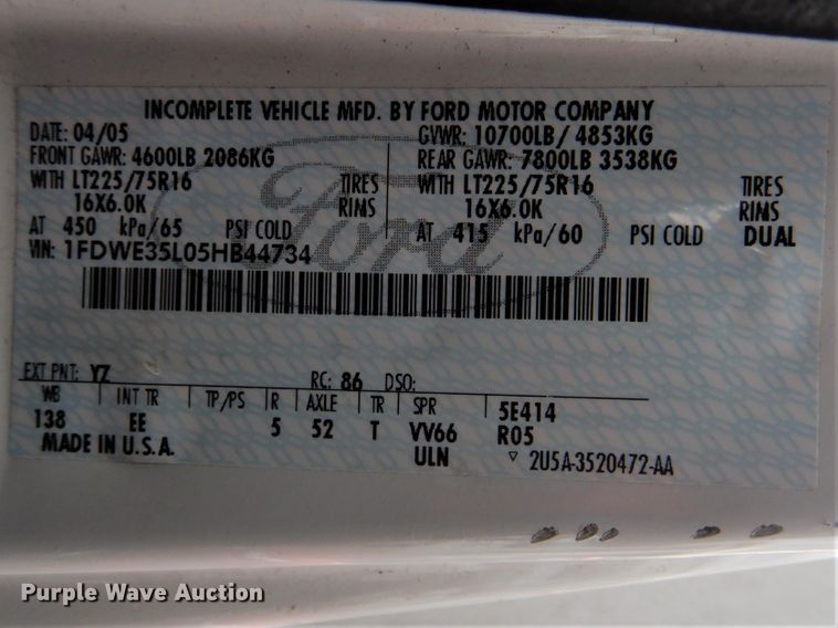 image for item GD9172 2005 Ford E350 Super Duty shuttle bus