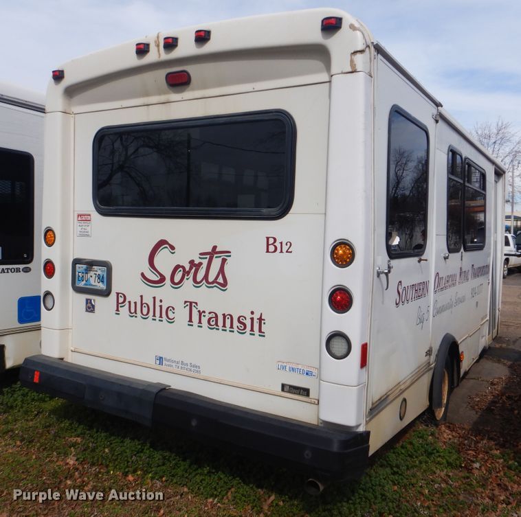 image for item GD9173 2008 Ford Econoline E450 shuttle bus