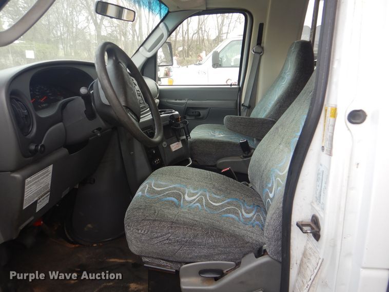 image for item GD9173 2008 Ford Econoline E450 shuttle bus