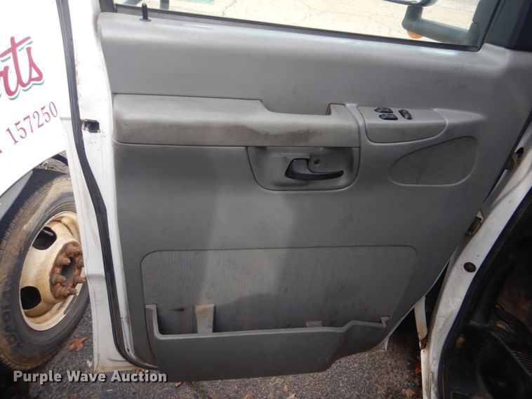 image for item GD9173 2008 Ford Econoline E450 shuttle bus