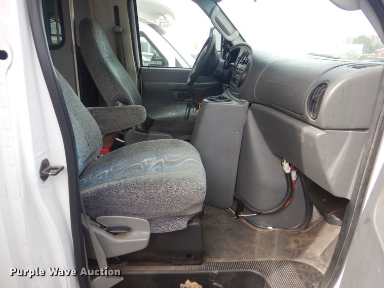 image for item GD9173 2008 Ford Econoline E450 shuttle bus