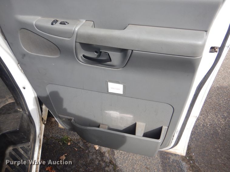 image for item GD9173 2008 Ford Econoline E450 shuttle bus