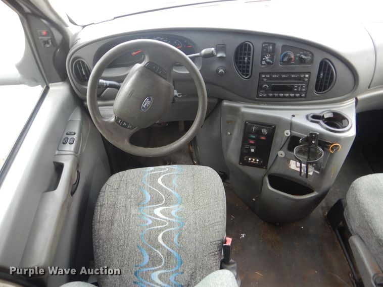 image for item GD9173 2008 Ford Econoline E450 shuttle bus