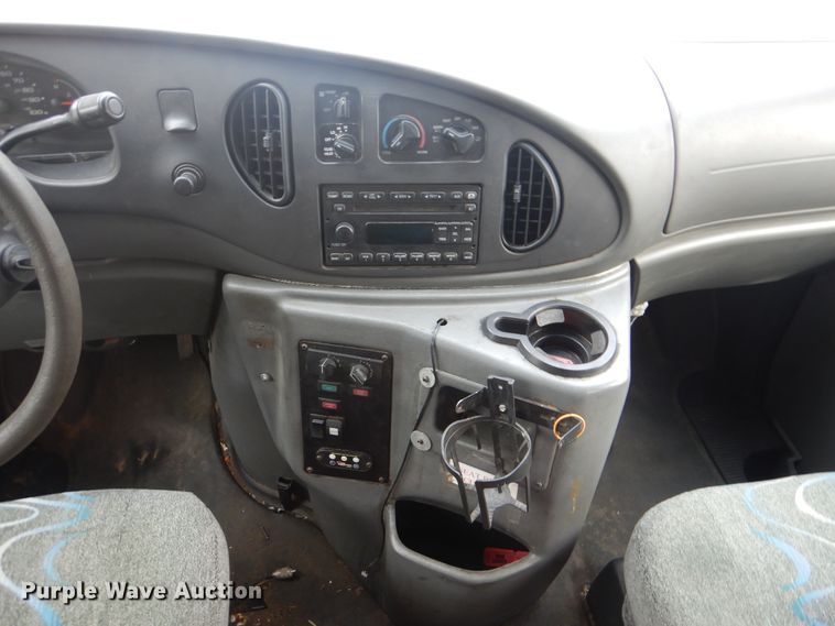 image for item GD9173 2008 Ford Econoline E450 shuttle bus