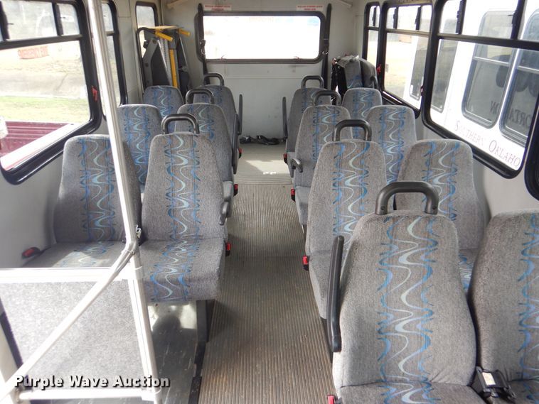 image for item GD9173 2008 Ford Econoline E450 shuttle bus