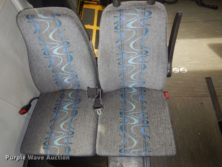 image for item GD9173 2008 Ford Econoline E450 shuttle bus