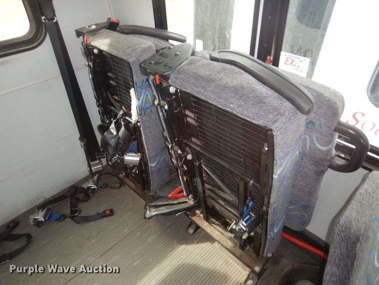 image for item GD9173 2008 Ford Econoline E450 shuttle bus