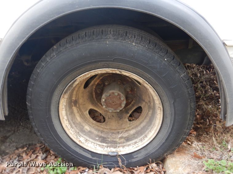 image for item GD9173 2008 Ford Econoline E450 shuttle bus