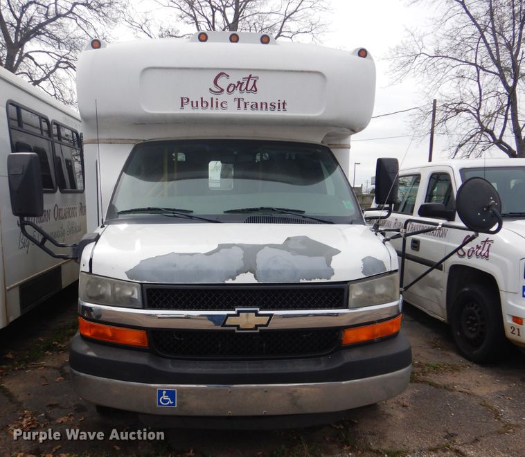 image for item GD9174 2011 Chevrolet Express G3500 shuttle bus