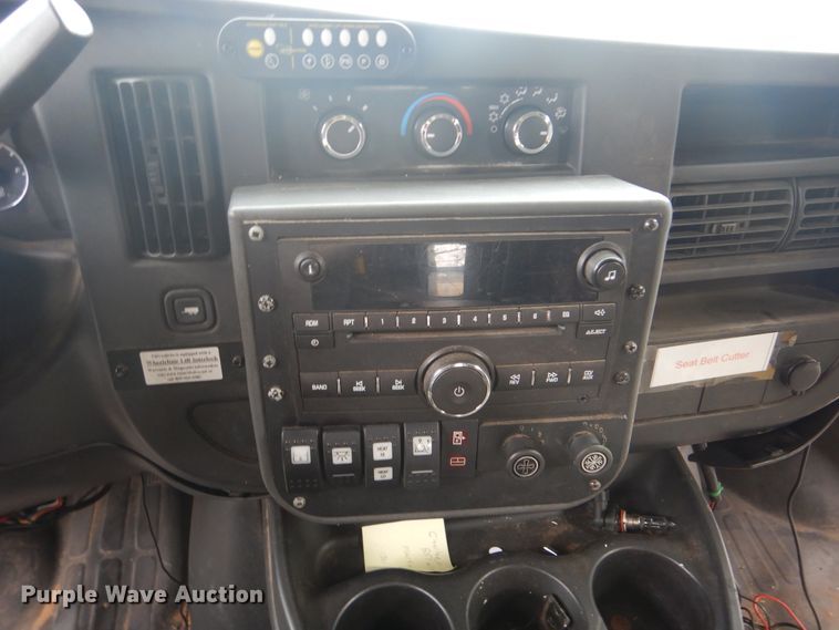 image for item GD9174 2011 Chevrolet Express G3500 shuttle bus