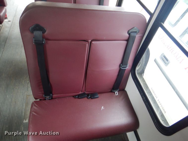 image for item GD9174 2011 Chevrolet Express G3500 shuttle bus