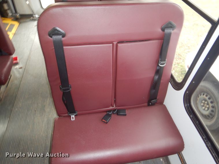 image for item GD9174 2011 Chevrolet Express G3500 shuttle bus