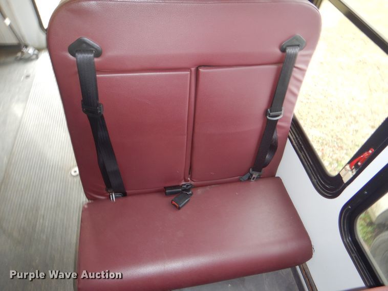 image for item GD9174 2011 Chevrolet Express G3500 shuttle bus