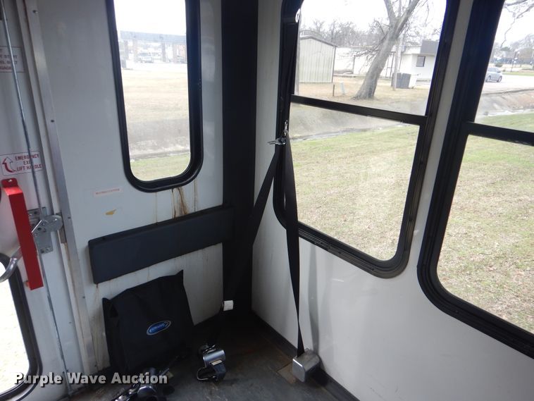 image for item GD9174 2011 Chevrolet Express G3500 shuttle bus