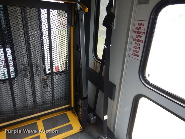 image for item GD9174 2011 Chevrolet Express G3500 shuttle bus