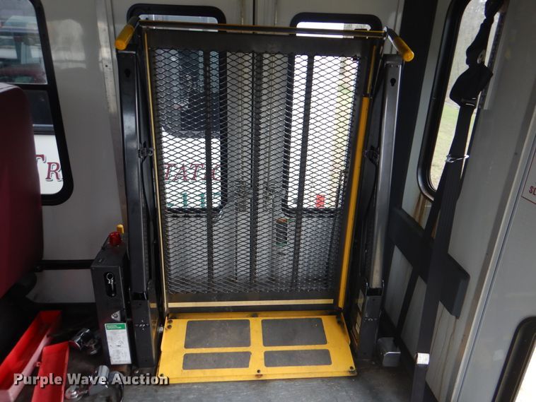 image for item GD9174 2011 Chevrolet Express G3500 shuttle bus