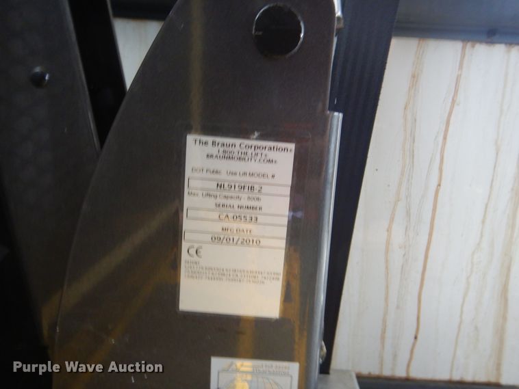 image for item GD9174 2011 Chevrolet Express G3500 shuttle bus