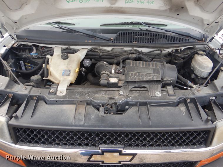 image for item GD9174 2011 Chevrolet Express G3500 shuttle bus