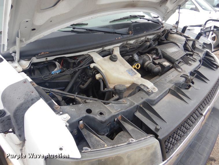 image for item GD9174 2011 Chevrolet Express G3500 shuttle bus