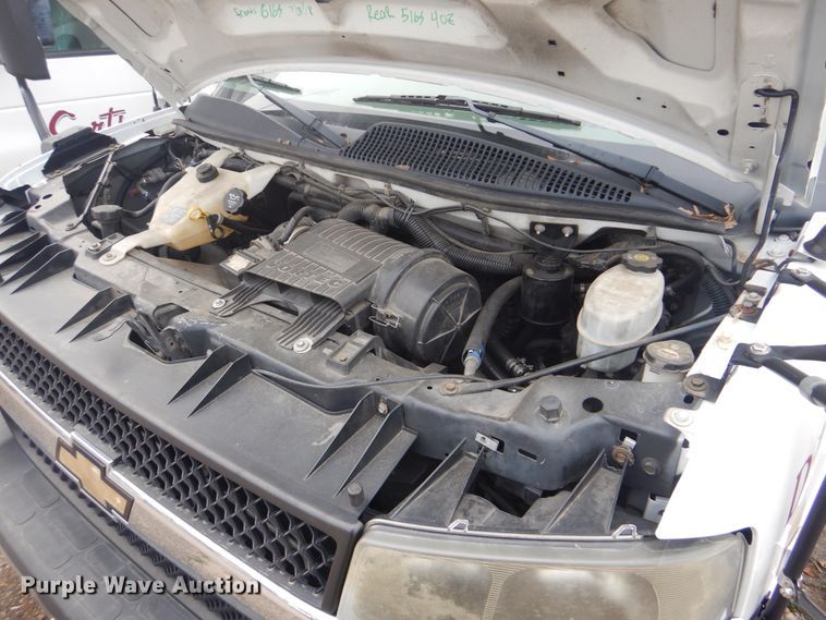 image for item GD9174 2011 Chevrolet Express G3500 shuttle bus