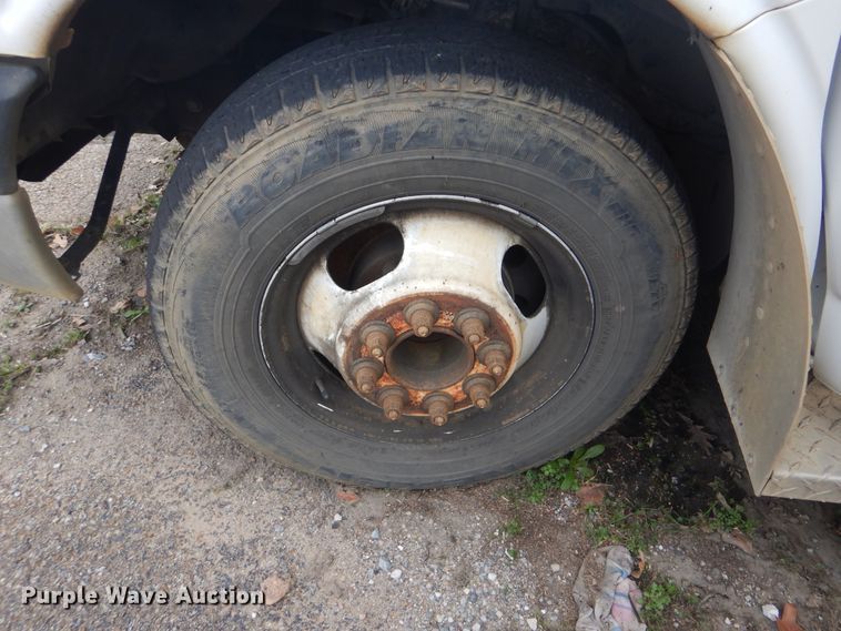 image for item GD9174 2011 Chevrolet Express G3500 shuttle bus